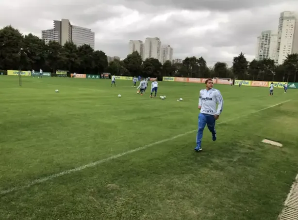 Elenco alviverde realiza treino físico na Academia de Futebol