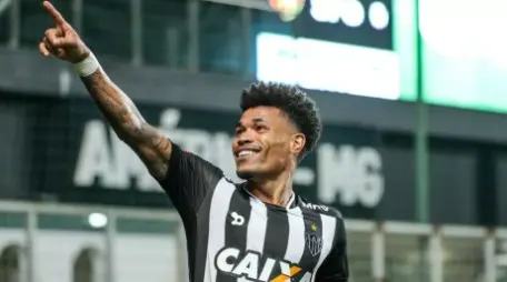 Corinthians monitora zagueiro uruguaio e volante Junior Urso