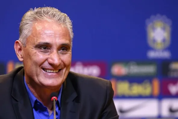 Tite sai de férias e adia resposta sobre permanência na seleção