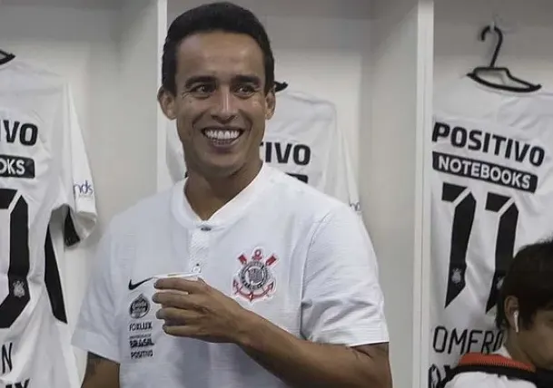 [VÍDEO] Corinthians marca reunião para renovar com Jadson