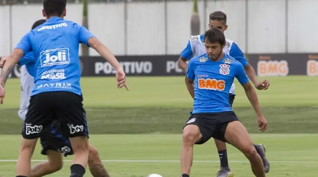 Sem renovação no Corinthians, Ángel Romero ainda conversa com o Atlético-MG