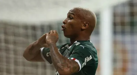 Palmeiras tem Deyverson expulso após cuspida em Richard, do Corinthians