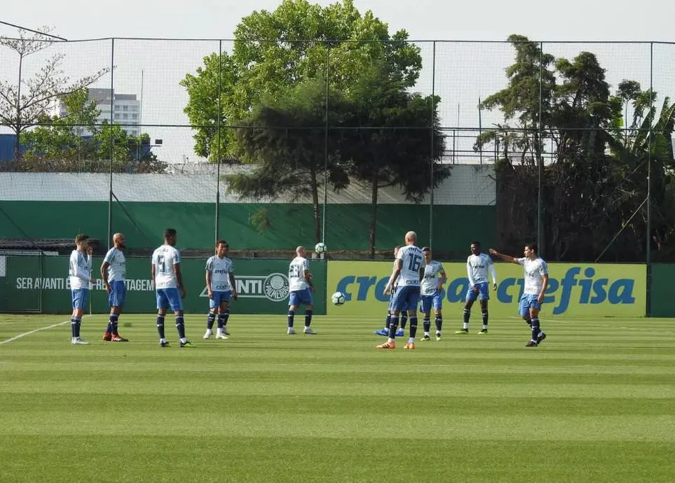 Despiste? Bruno Henrique e Borja não aparecem em campo em último treino do Palmeiras para semifinal