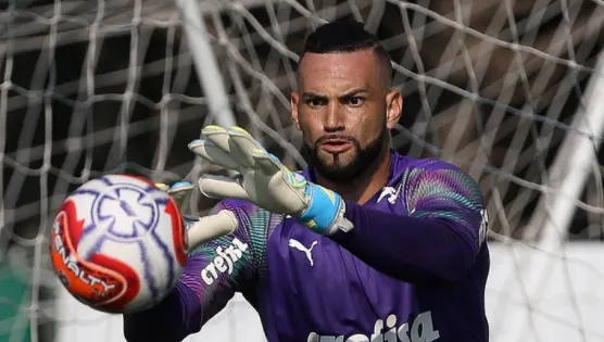 Weverton pode completar nesta noite o seu 500º jogo como profissional