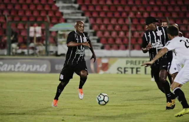 Corinthians consegue empate heróico e se mantém na briga do Torneio Internacional