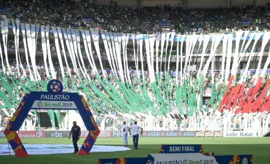 Bruno Henrique reclama do VAR e pede cabeça erguida ao Palmeiras