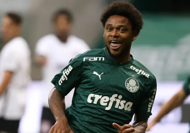 Luiz Adriano é 