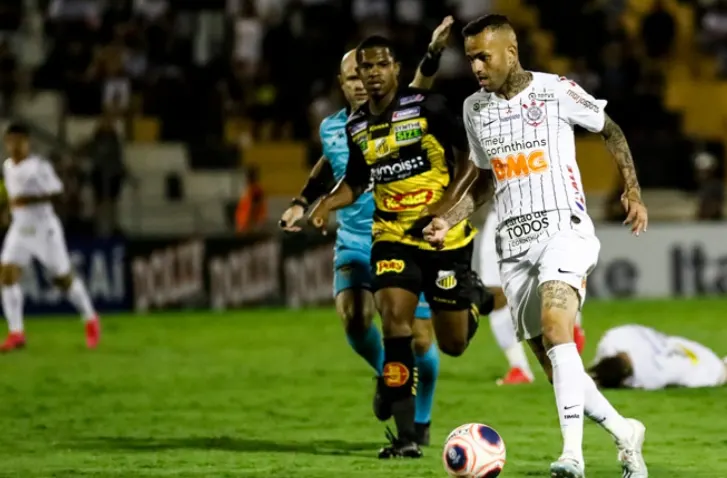 Com apoio de Andrés, Luan tenta dar a volta por cima no Corinthians