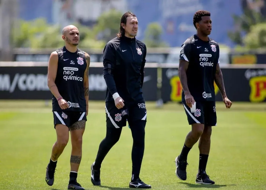 Com Paulinho, Corinthians chega a nove 