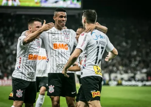 Veja como possíveis candidatos planejam estancar déficit do Corinthians