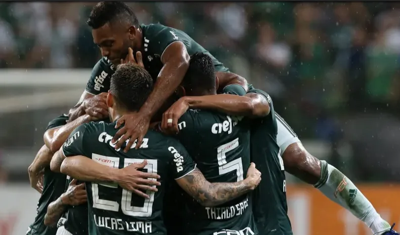 Palmeiras e Galo negociam troca surpreendente envolvendo três jogadores