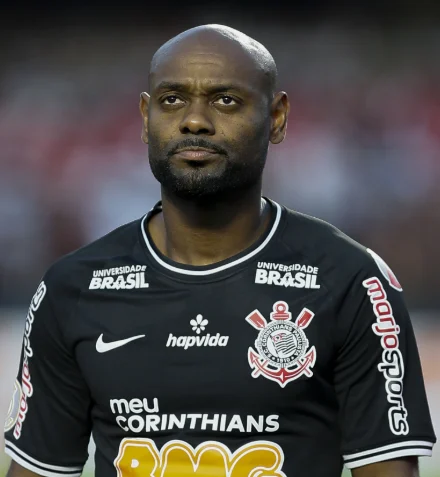 Por que Vagner Love trocou Corinthians por time no Cazaquistão?