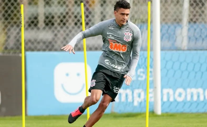 Corinthians pretende quitar parcela de Cantillo, que embola briga no meio