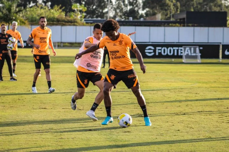 Direto do CT: Timão faz primeiro treino de olho no América-MG