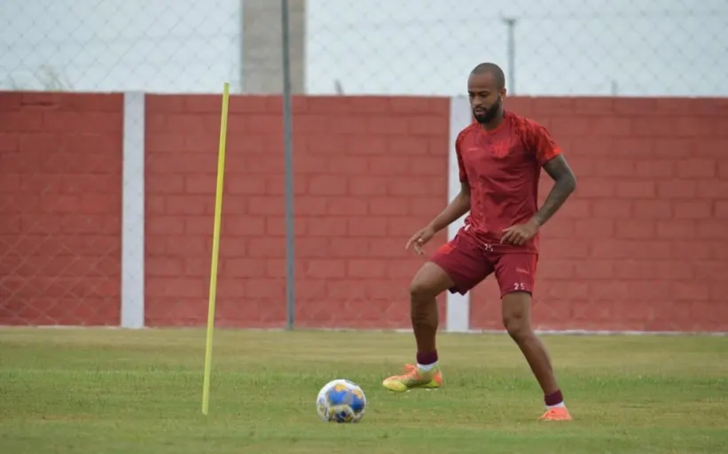 Wesley será desfalque do CRB no duelo contra o Palmeiras