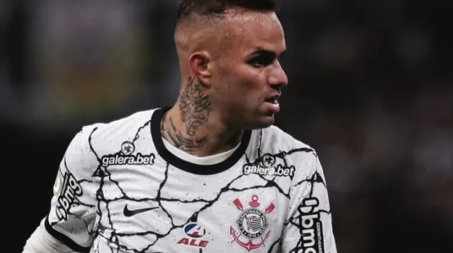 Em baixa no Corinthians, Luan volta à pauta no Grêmio