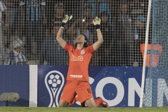 Nesta noite, Cássio deve igualar Baltazar em número de jogos pelo Corinthians