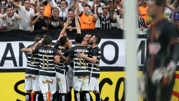 Em dose tripla! Canal fechado transmite três reprises do Corinthians 2015; confira horários