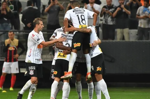 Corinthians tem postura ofensiva e mostra que pode mudar estilo de jogo