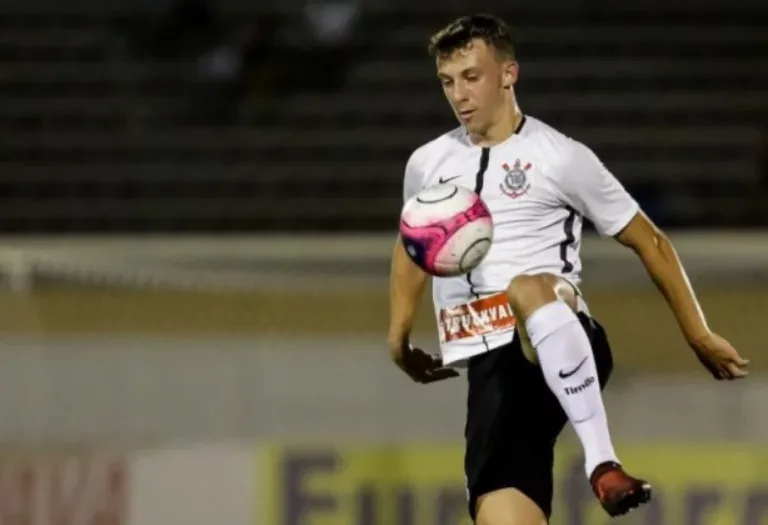 Lateral do Corinthians é convocado para treinos com a Seleção Brasileira sub-20