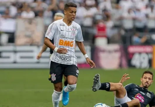 Corinthians negocia por adiantamento de receita da venda de Pedrinho; veja cenário