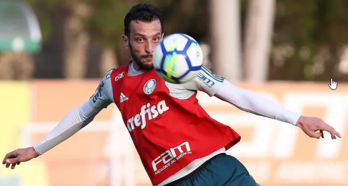 Edu Dracena renova contrato com o Palmeiras 