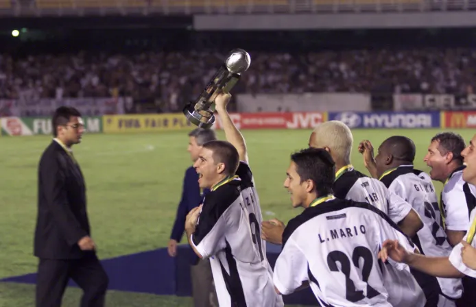 Palco de duas invasões corinthianas, Maracanã completa 70 anos nesta terça-feira