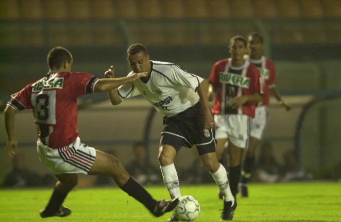 Há 19 anos, Corinthians levantava a taça do 24º Campeonato Paulista