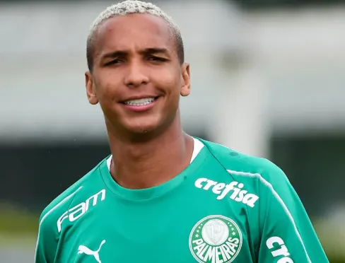 Choro, gol, cusparada e mea-culpa: Deyverson elege seus altos e baixos no Palmeiras