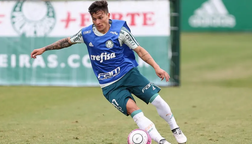 Artur luta para recuperar espaço no Palmeiras após cirurgia 