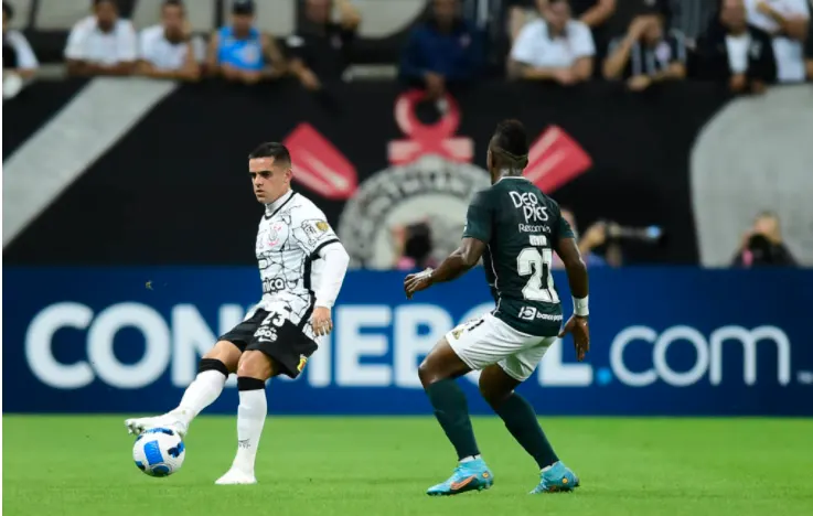 Fagner celebra vitória e ressalta garra do Corinthians: 