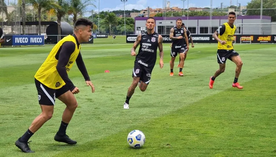 Direto do CT: Timão faz primeiro treino de olho no Athletico