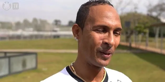 10 anos da despedida: Ídolo do Corinthians, Liedson faz visita especial no CT e diz torcer por Vítor Pereira