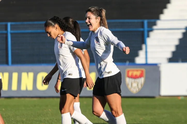 Na Fazendinha, Corinthians fura bloqueio defensivo da Ponte Preta e vence por 2 a 0