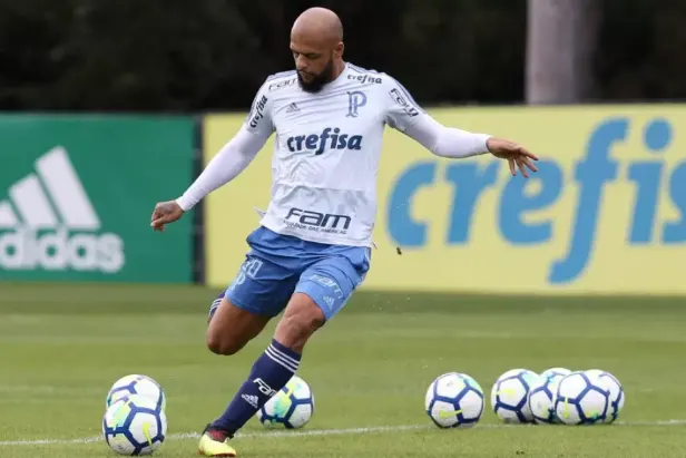 Felipe Melo pensa em renovar contrato, mas admite: 