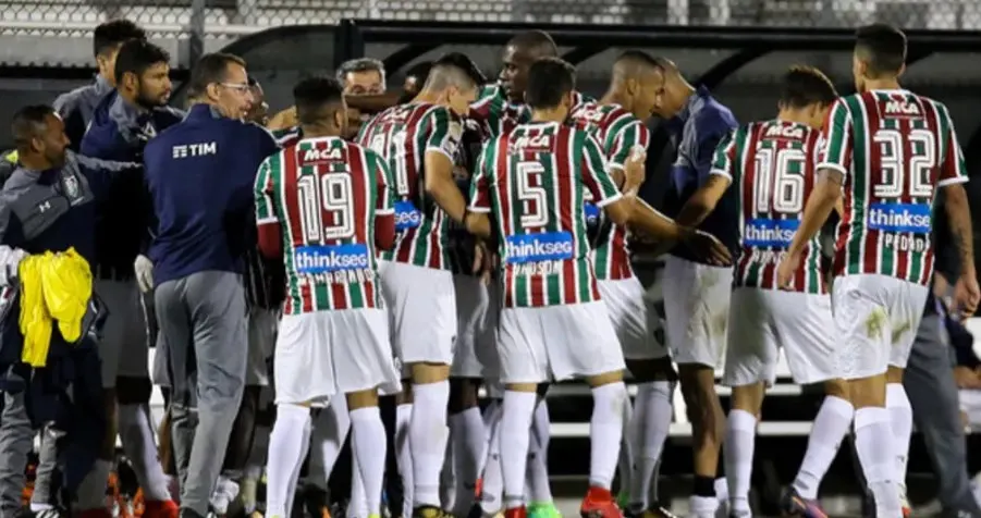 Corinthians entra na briga com o São Paulo para fechar com promessa do Fluminense