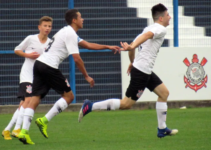 Corinthians bate Santos no Paulistão Sub-13