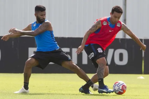 Direto do CT: Jadson e Bruno Méndez treinam com bola