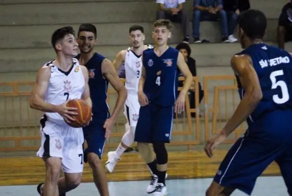 Equipe sub-19 de basquete supera o São Caetano pela 10ª rodada do Campeonato Estadual