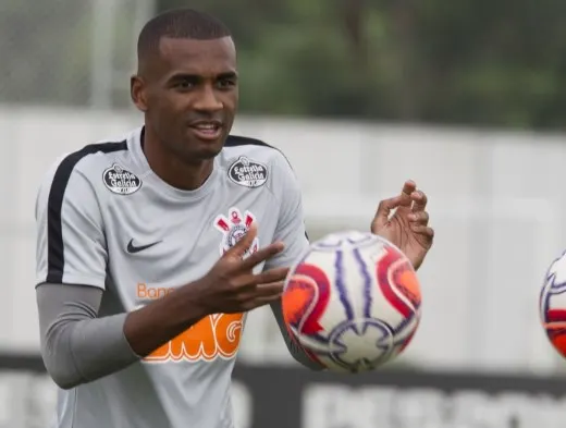 Marllon elogia rodízio no Corinthians e vê boa disputa por posição no grupo