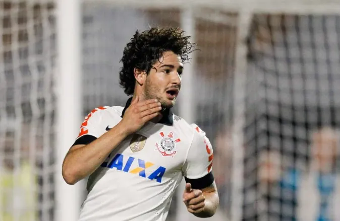 Pato recebe recado de Andrés e revela bastidores de sua saída do Corinthians