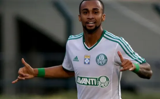 Representantes do Palmeiras vão a Criciúma negociar dívida por Wesley