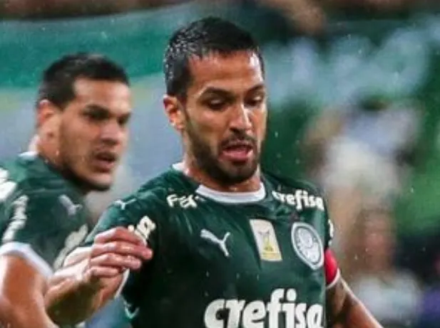 Palmeiras perde zagueiro lesionado no 1º tempo de clássico contra o Santos