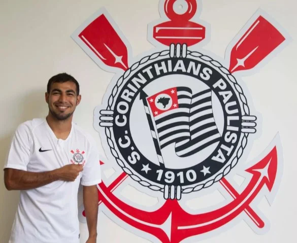 Corinthians anuncia a contratação do equatoriano Sornoza, ex-Fluminense