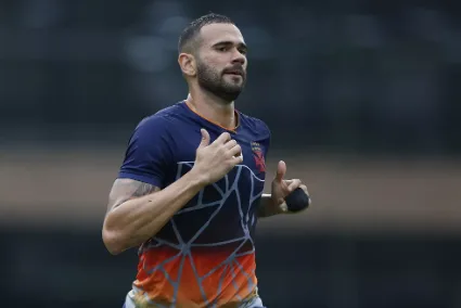 Castan e Vasco se reúnem, mas não chegam a acordo; Corinthians aguarda desfecho