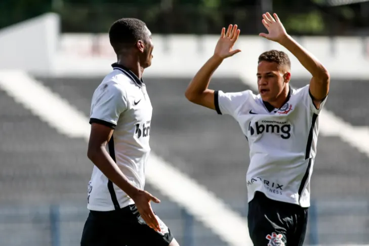 Corinthians vence Botafogo pelo Brasileiro Sub-17