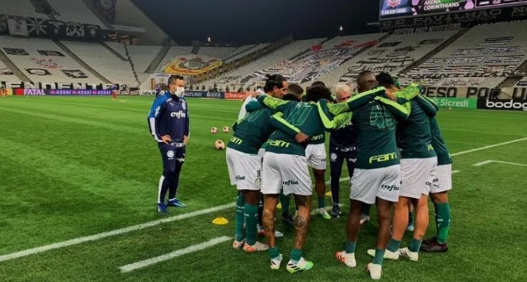 Luxa vê Palmeiras 