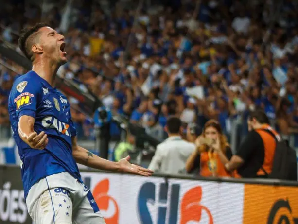 Cruzeiro revela consulta por Thiago Neves e admite possível troca pelo meia