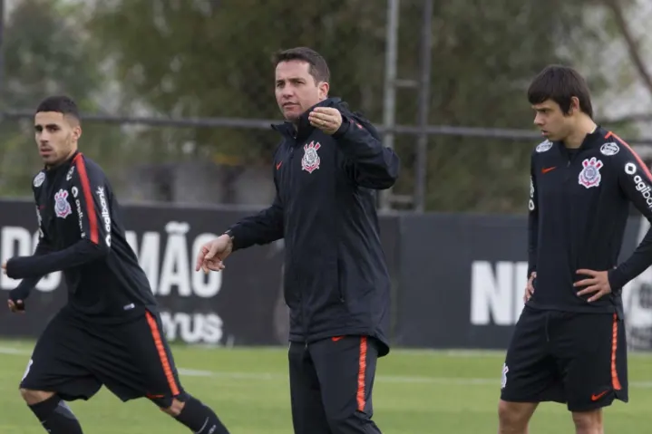 Osmar Loss ainda tem dúvidas para montar time que vai encarar o Grêmio