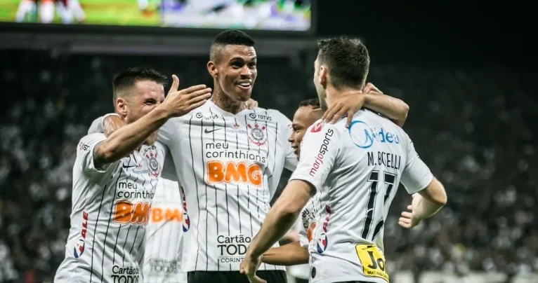 Ainda sem Jô e Piton, Corinthians realiza treino técnico neste domingo